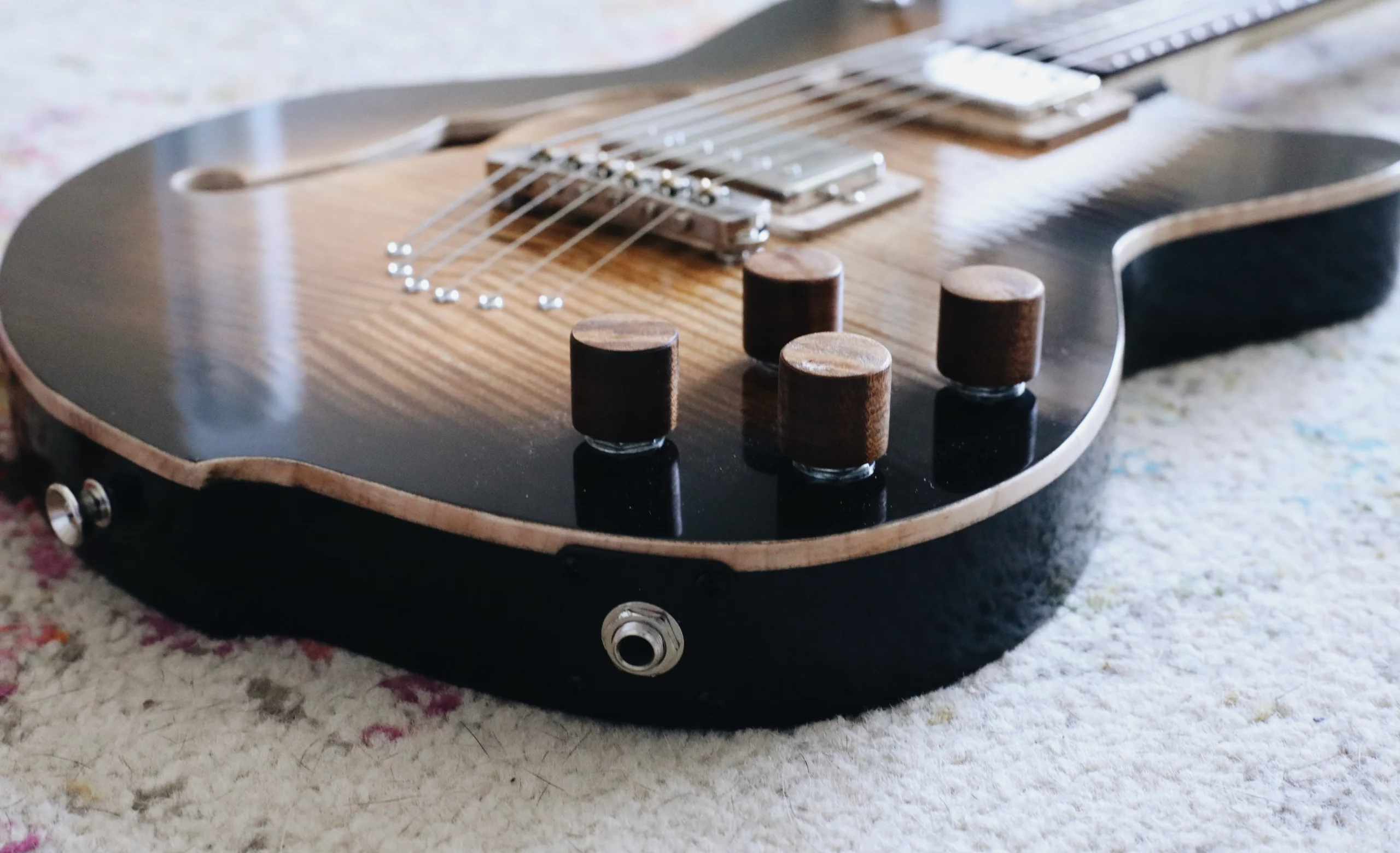 Procella | Tobacco Burst — detail